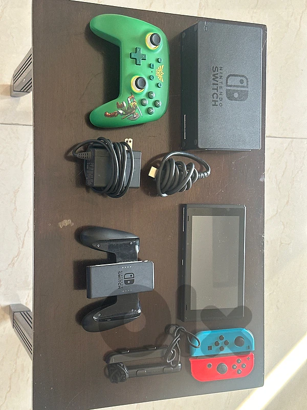Used Nintendo Switch Bundle – Controllers + Dock + Accessories