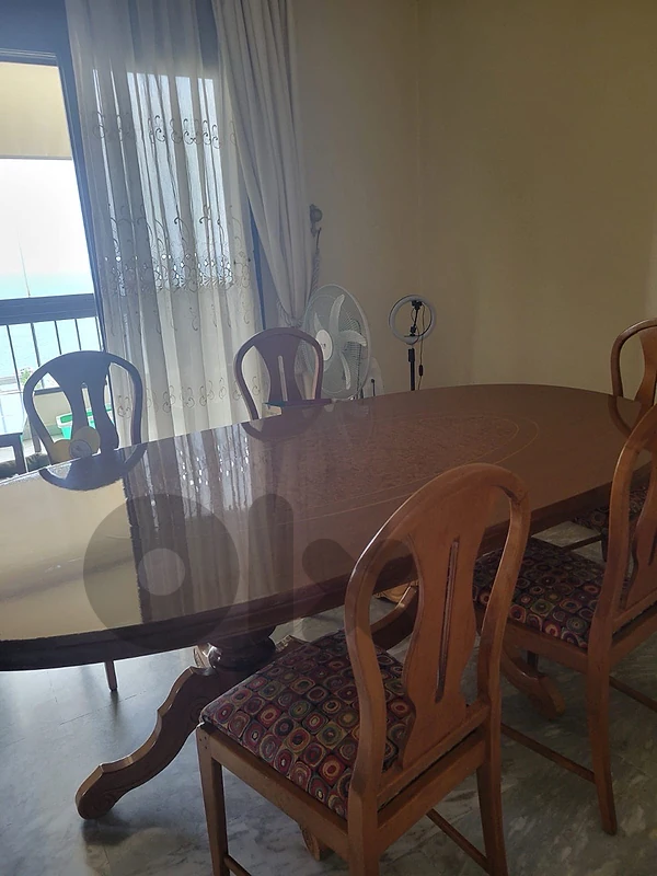 Dinig table