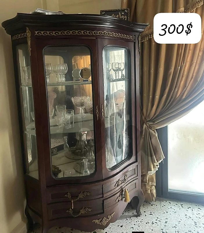 فاترين انتيك رائع بسعر لقطة