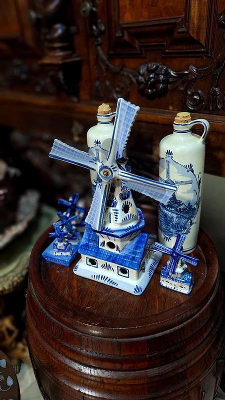 Delft Windmill Vintage Hand-Painted Musical Piece - Authentic Signed