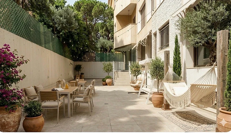 Amazing high end large  and sunny apart private terrace and garden