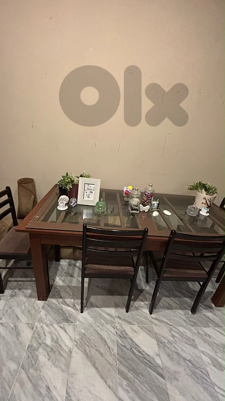 very nice table and chair