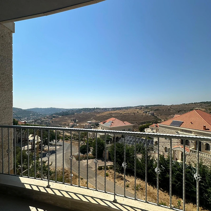 Apartment for sale in Semqaniehشقة  للبيع في السمقانية