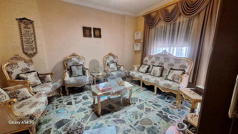 صالون.  salon