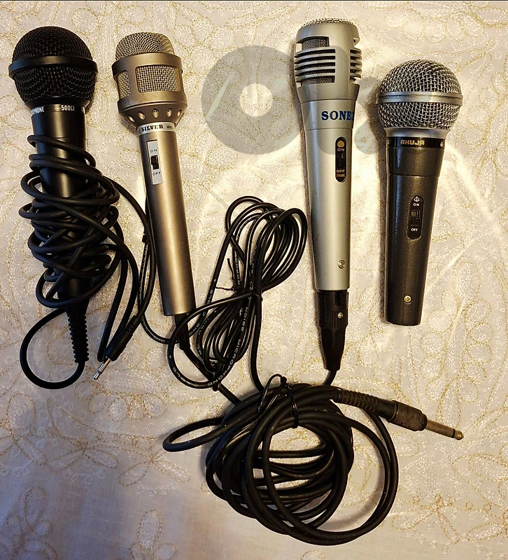 4 dynamic microphones