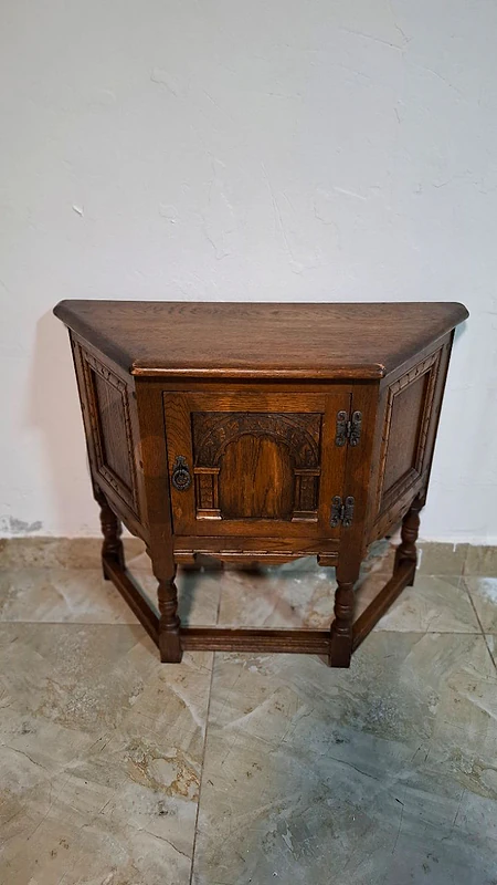 19thC. Jacobean Hand-Carved Oak Corner Cabinet