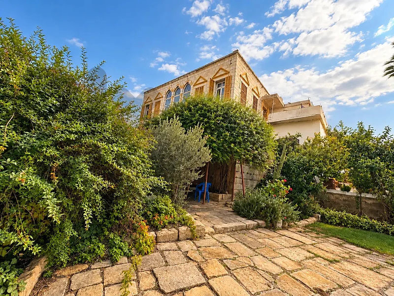 Traditional Lebanese House/Villa for Sale in Kornet Chehwan MQAI023
