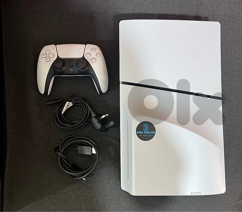 PS5 Slim + 1 controller