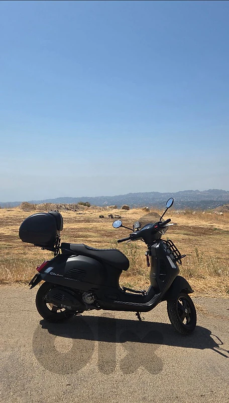 Vespa 300 GTS Notte Fully Equipped