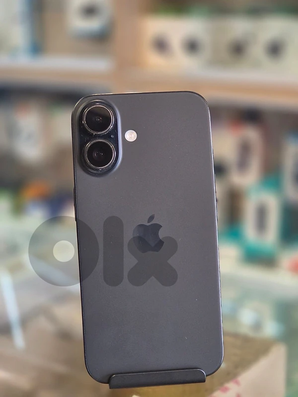 Used iphone 16 128 gb  677 cycle