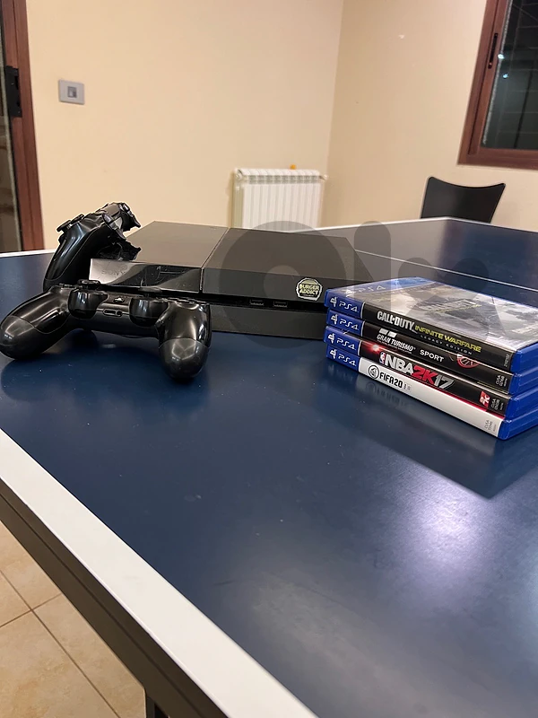 PS4 Slim 1.5 TB (500GB internal + 1TB external)