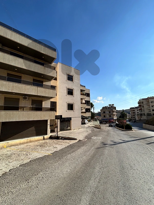محل للبيع في عين الغصين حي الميدان على المستديرة دغري