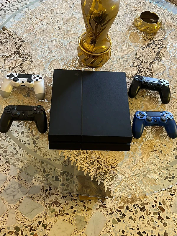 ps4 fat m3addale+4 controllers
