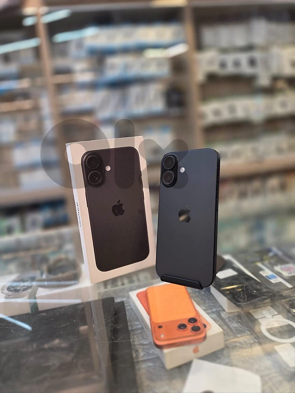 Used iphone 16 128 gb  672 cycle