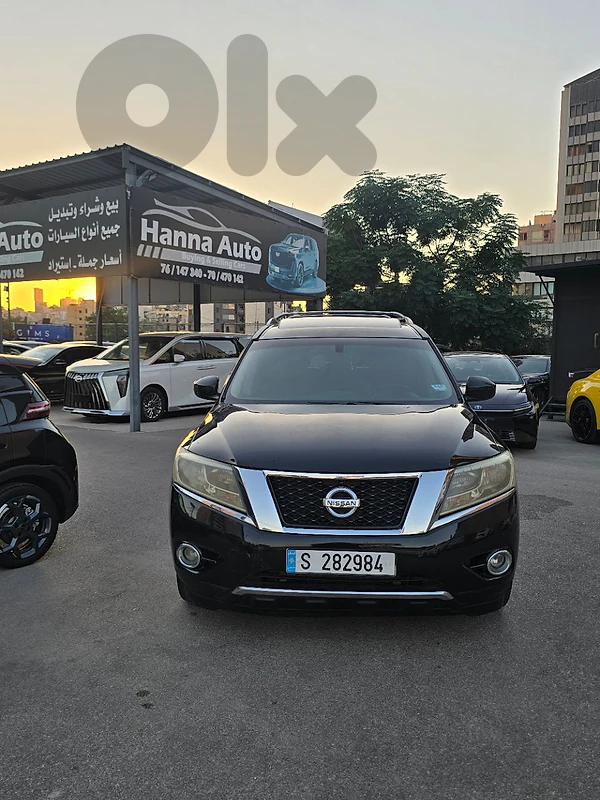 Nissan Pathfinder 2013 platinum awd 7 seats DVD company source