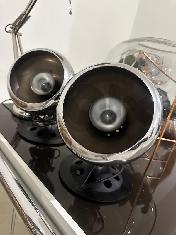 2 chrome table lamps like new . 120$