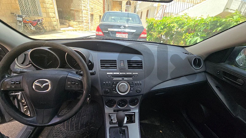 Mazda 3 2010 axela hatchback