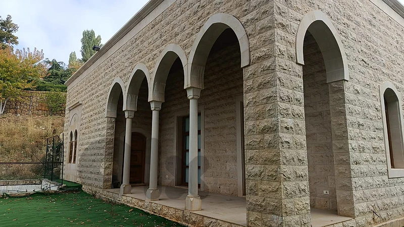 villa For rent in faqra club
