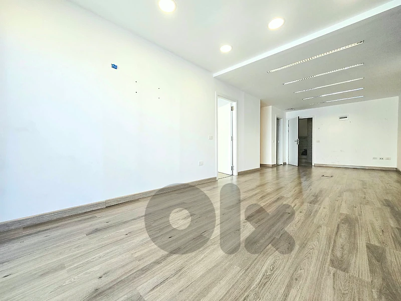 RAO26-5476 Office for Rent in Ain El Mraiseh | 90 sqm