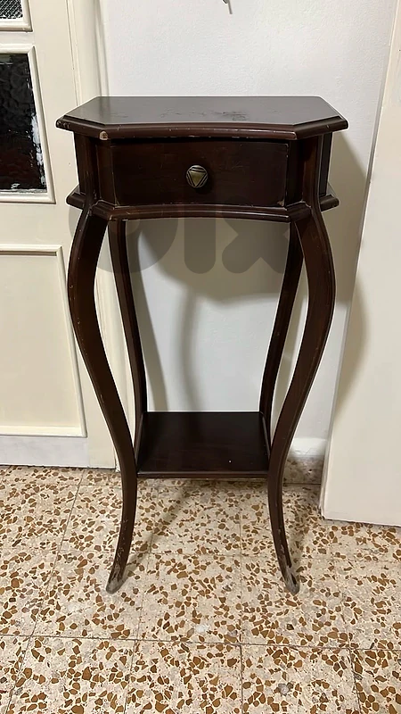 طاولة طويلة موديل قديم