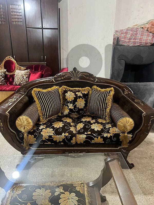 صالون تاجات خشب زان حفر ايد مستعمل بحالة جديدة
