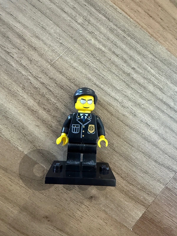 Lego Minifigure: Agent