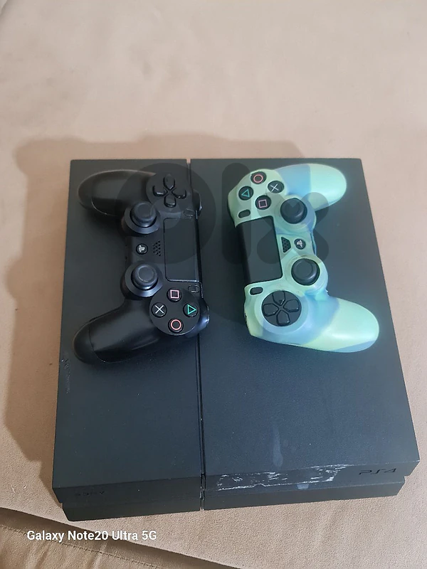 ps4 with fifa 20 +4 games