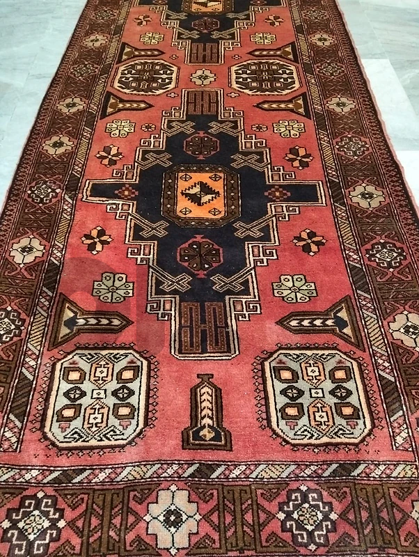 سجادة عجمية قديمة معقودة يدويا handmade – ٣٢٧ × ١٢٧ سم