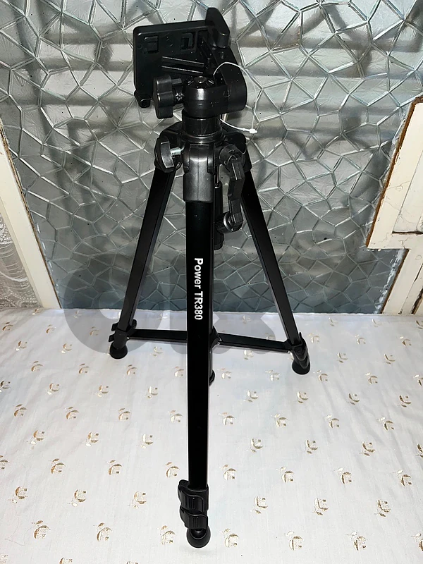 Nikon D3200 + 18-55mm VR Lens + Tripod + 2 SanDisk 16GB SD Cards