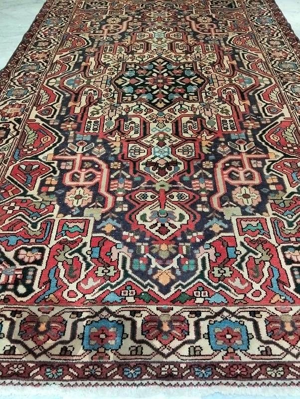 سجادة عجمية بختيار قديمة معقودة يدويا handmade – ٢٥٠ × ١٦٠ سم