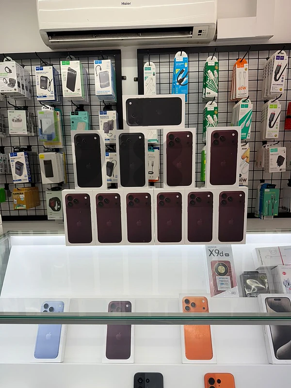 iPhone 18 pro max Burgundy Black