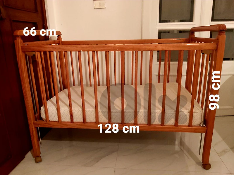 Baby/Toddler Crib with mattress