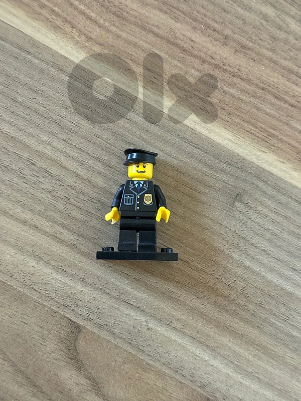 Lego minifigure: policeman