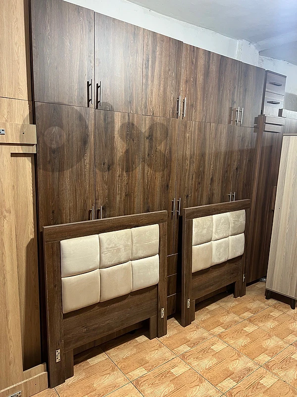 خزانة 6 درف طابقين مع تختيم مفردين جديدة من المعمل خزانة 6 درف طابقين مع تختيم مفردين جديدة من المعمل