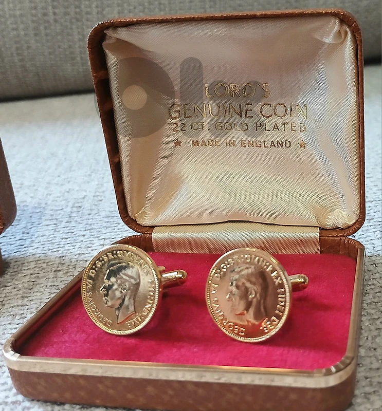 vintage 4 Boxes  gold plated 22 CT buttons since 1960 قديم