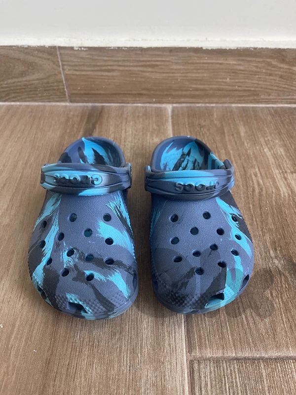 crocs original size 8