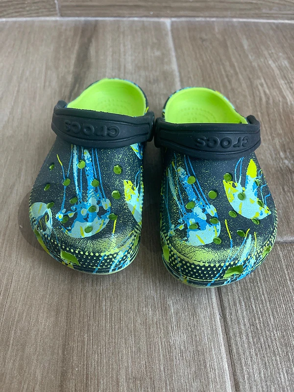 crocs original size 8