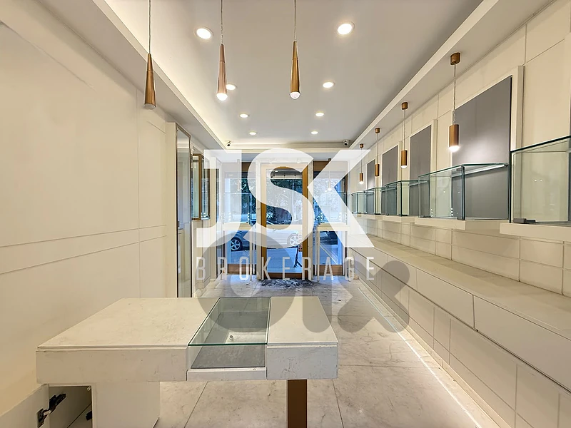 L22920 Renovated Shop on Main Street For Rent in Achrafieh, Carré D'or
