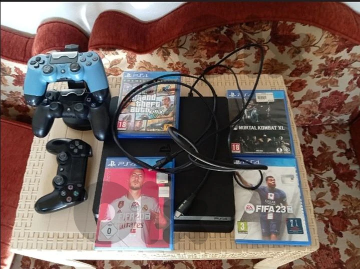 ps4 slim + 5💿 +3🎮 = 170$ only!