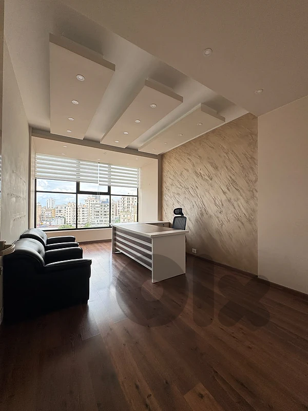 Office For Rent in Jdeideh - مكتب للإيجار في الجديدة