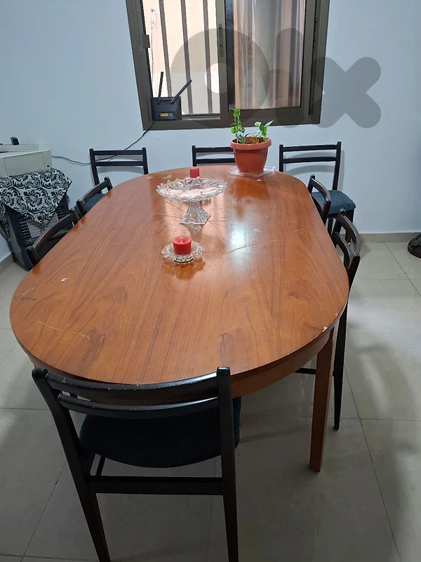 طاولة سفرة مع ٨ كراسي