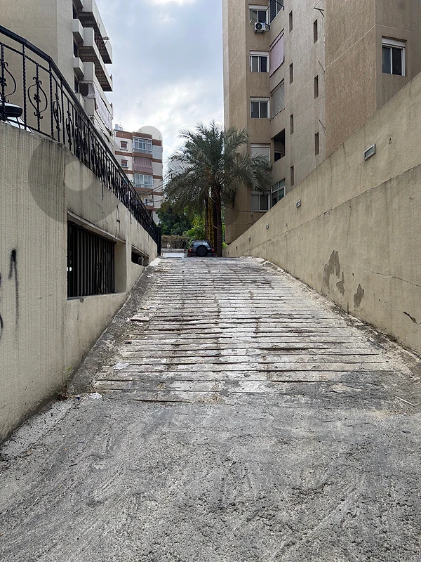 Baouchrie 800 Sqm warehouse for rent