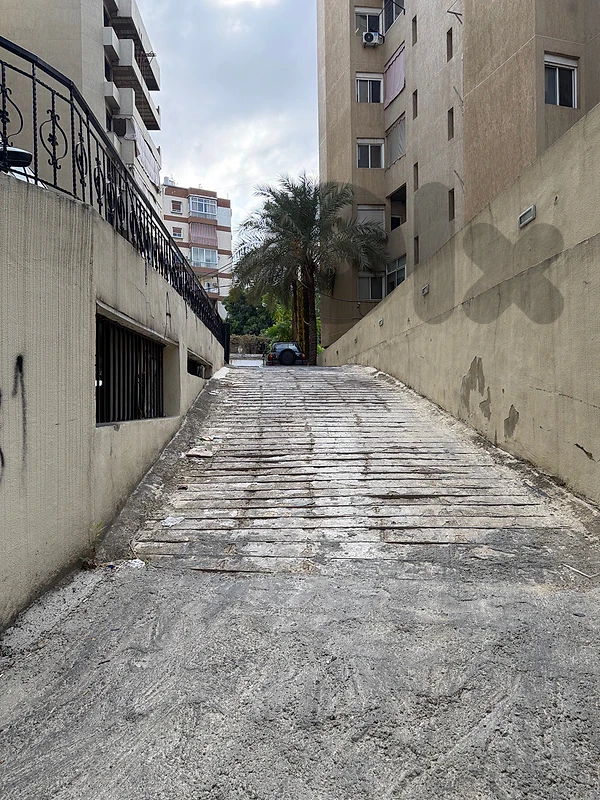 Baouchrie 800 Sqm warehouse for rent