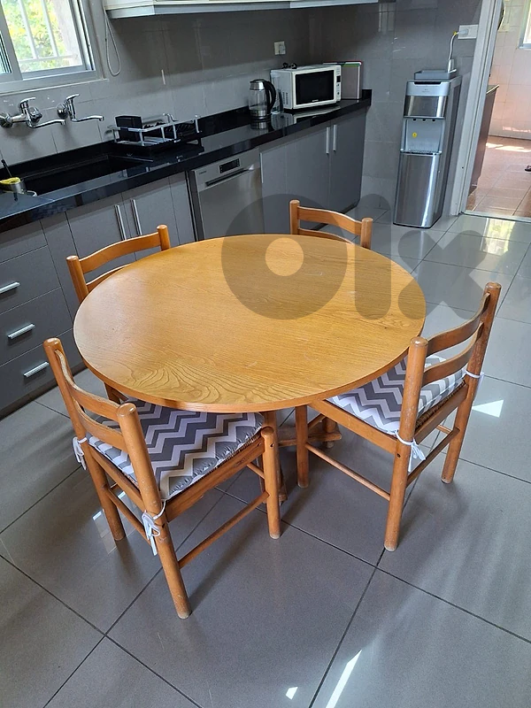 Wood table and chairs طاولة و كراسي خشب