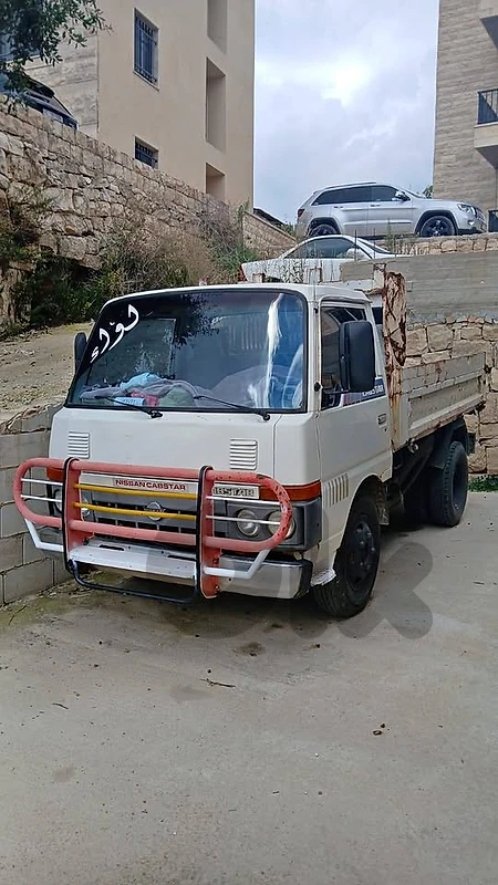 Nissan 1989