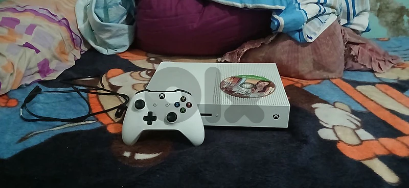 xbox one s 1tb with 2 games one controller