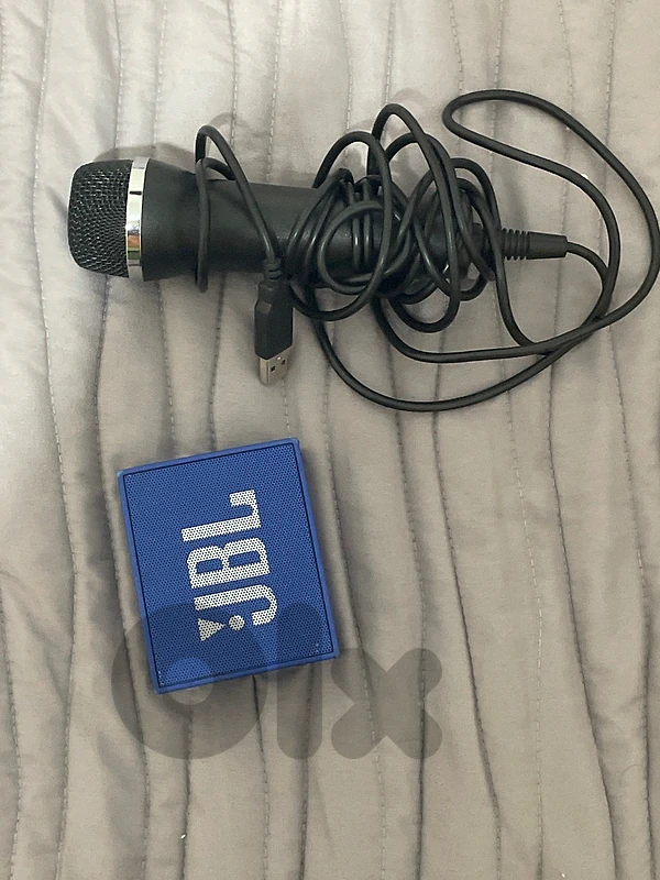 jbl and michrophone