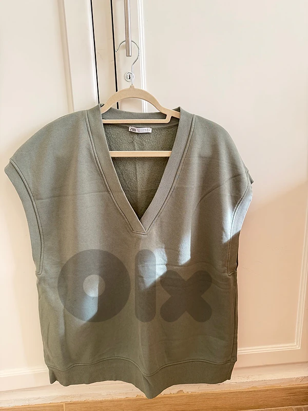 Zara V-Neck Sleeveless Sweatshirt Vest