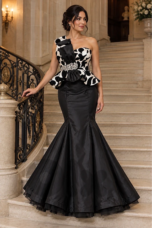 Elegant Black & White Evening Dress - Size 46