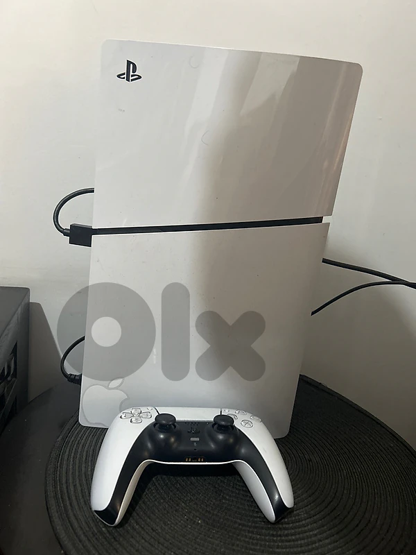used ps5 no scratch perfect condition 1 controller used like new gta5
